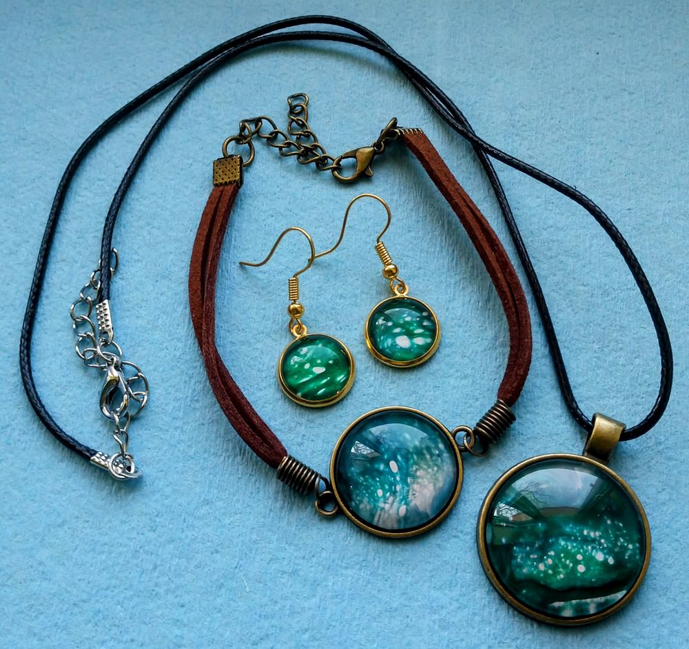 Distinctive Fluid Art Jewelry Set 